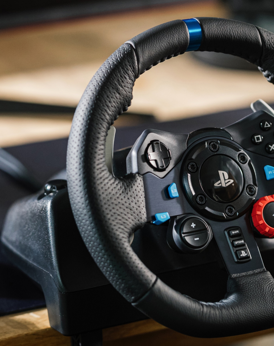 G シリーズレーシングホイール：接続して皆でプレイ | ロジクール G