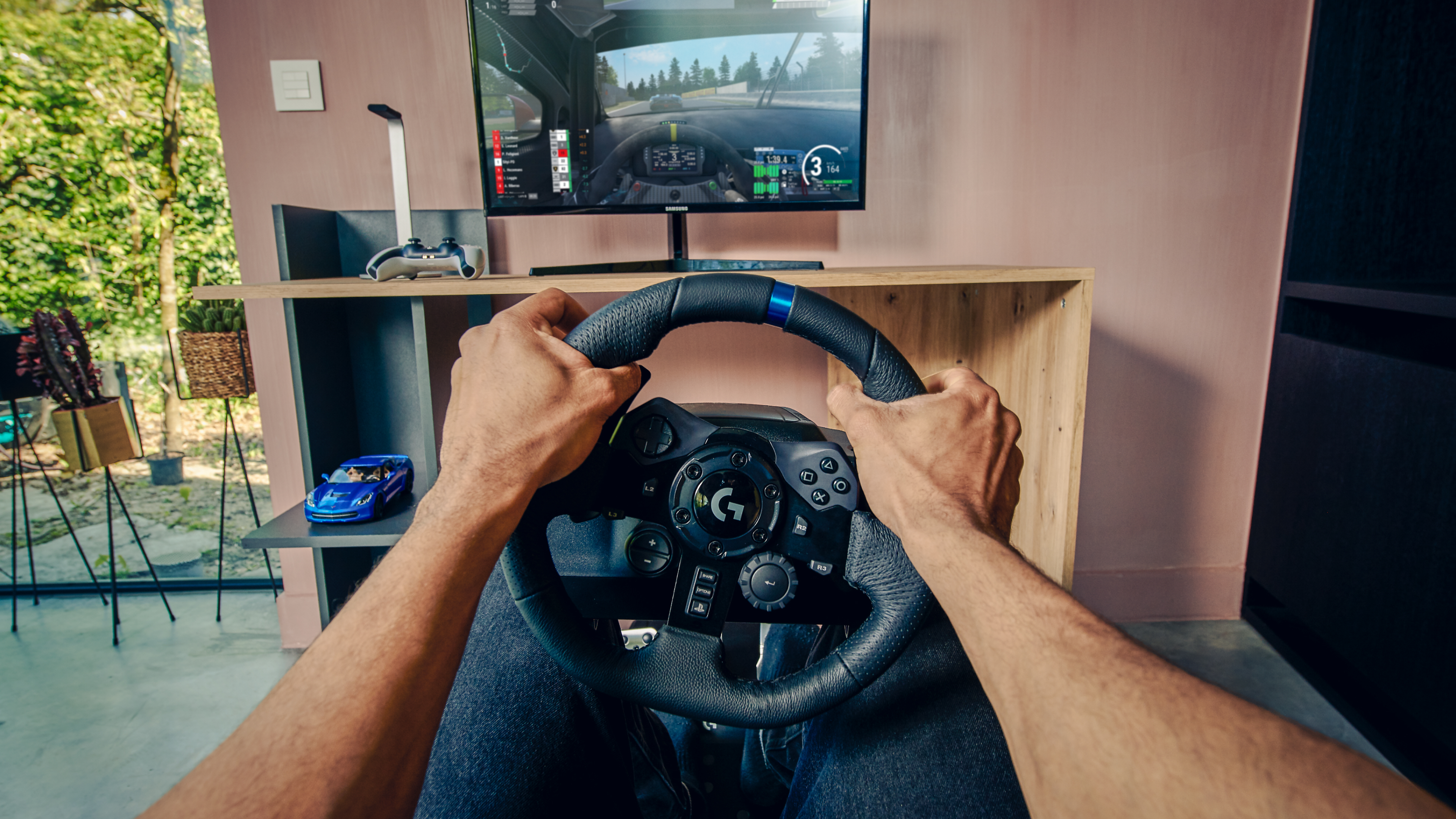 G シリーズレーシングホイール：接続して皆でプレイ | ロジクール G